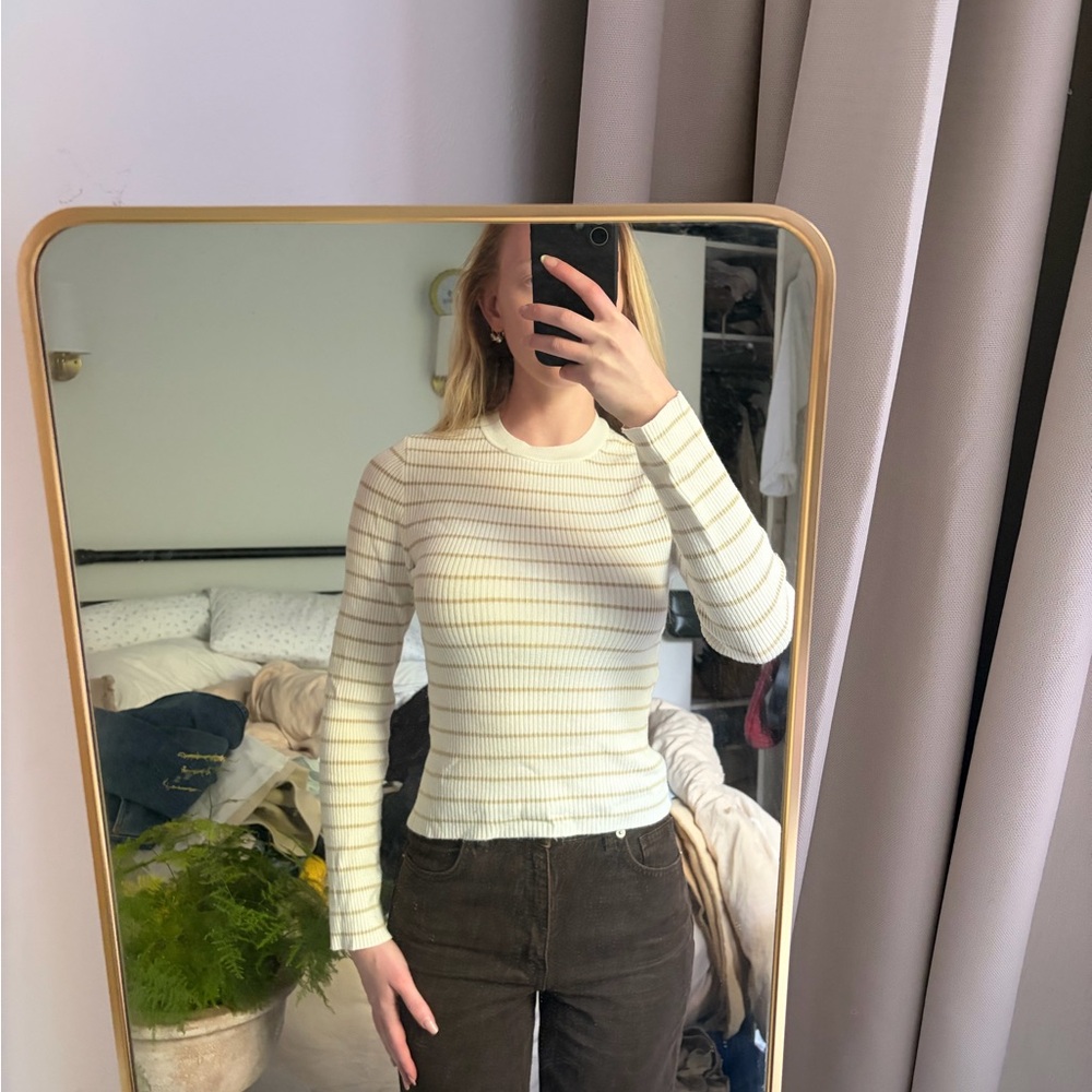 Slim Ribbed Long-Sleeve Crewneck Top in Cream Stripe